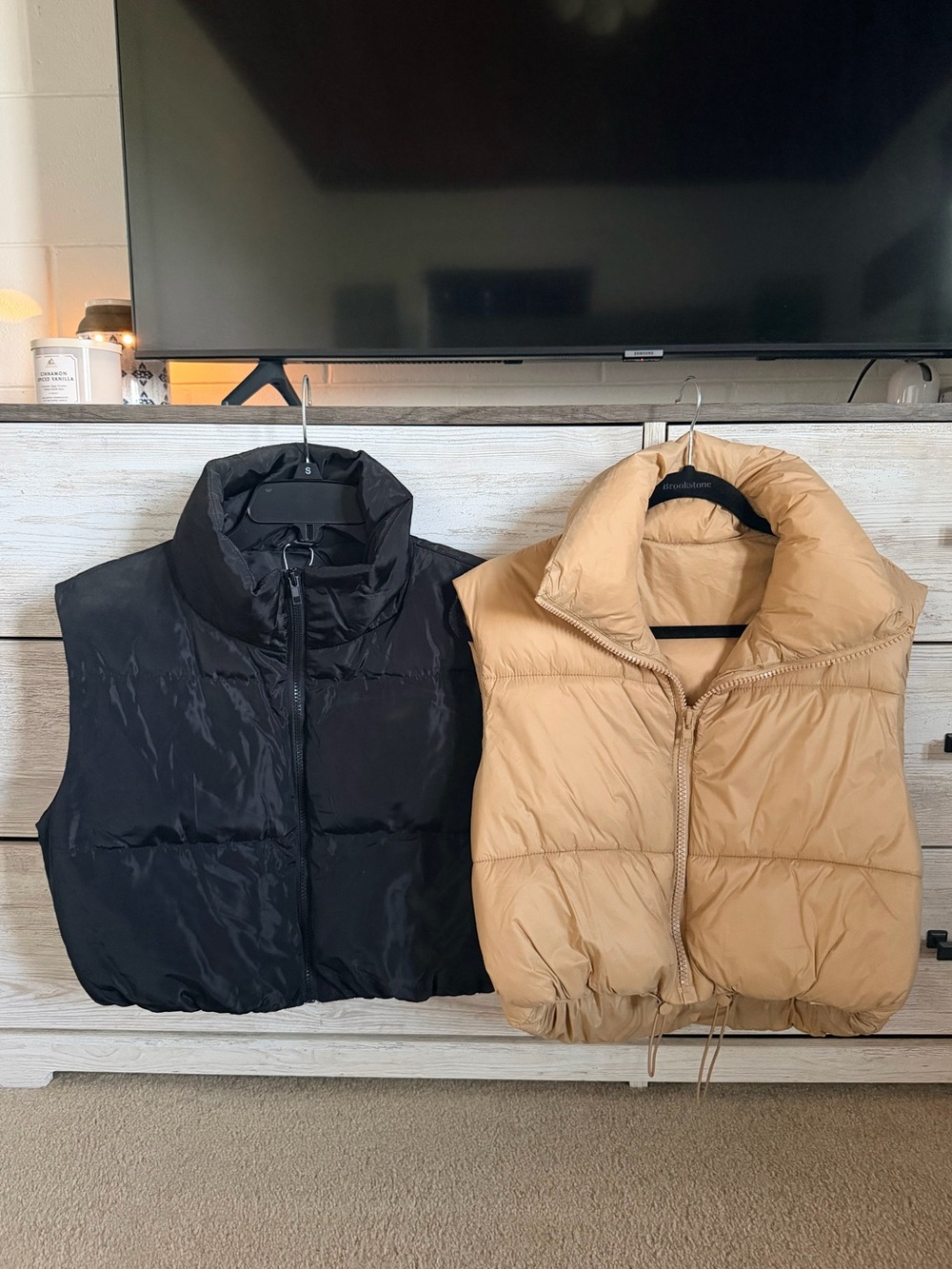 Cropped Puffer Vest Bundle Medium Black & Tan
